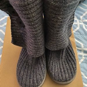 Ugg gray size 6 woman’s knit classic cardy